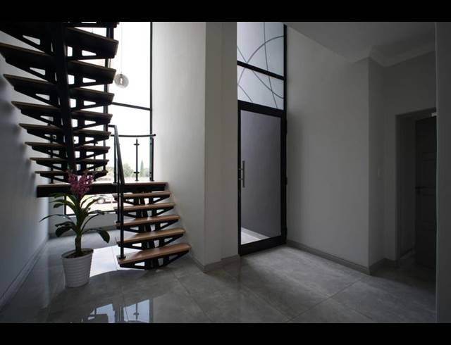 4 BEDROOM HOUSE FOR SALE IN MIDSTREAM HEIGHTS